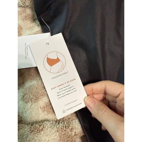 Ingrid & Isabel High Gloss Maternity Long Leggings Maternity Black Large NWT - Picture 8 of 8